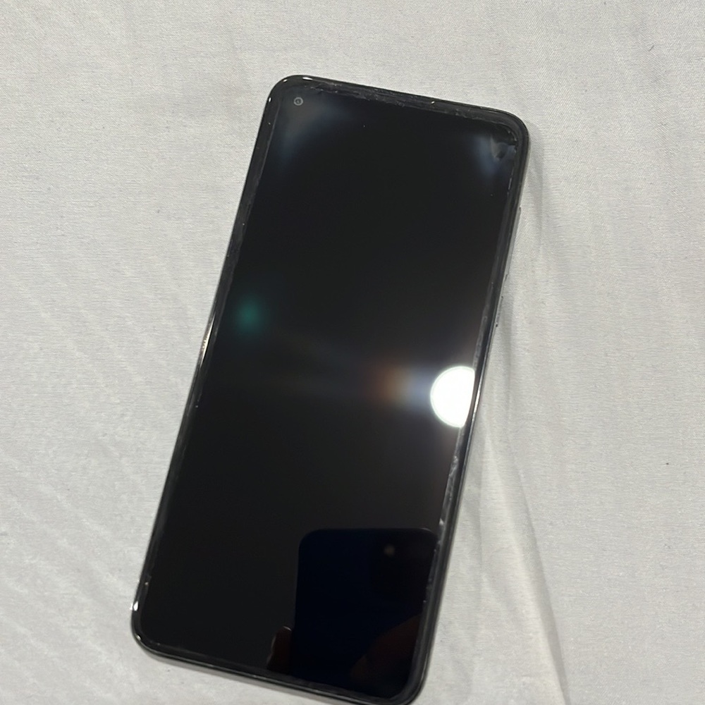 I upgraded to a iPhone 13 this a Motorola android in good condition